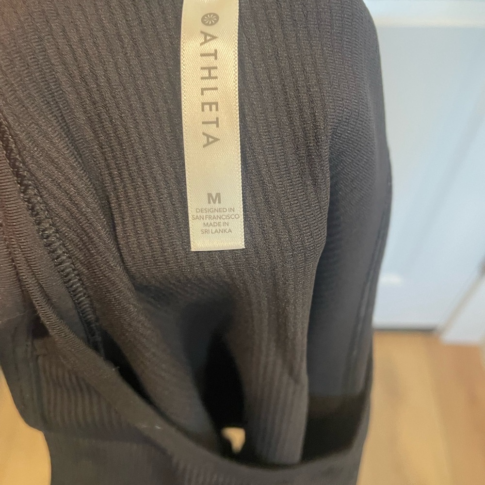 Athleta Black Ribbed Crop Tank Top Size Medium - Picture 4 of 4